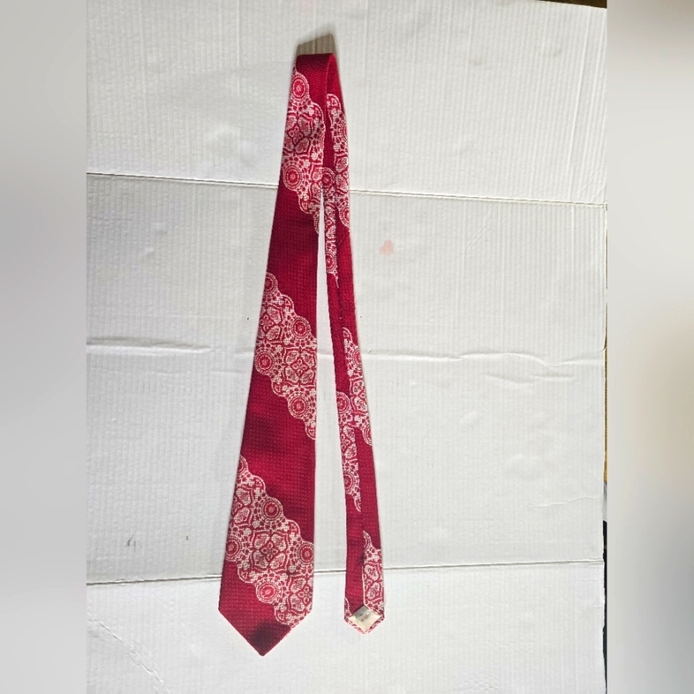 Rothschild's Vintagr Red Paisley Tie